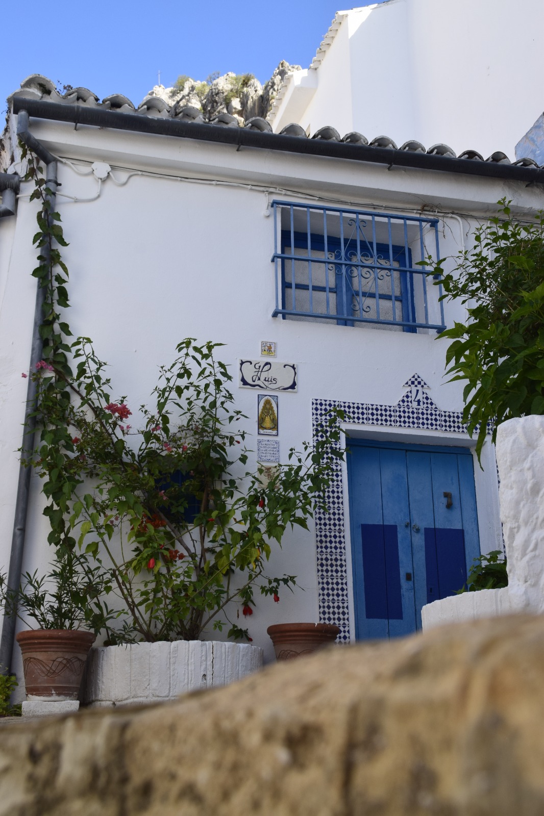 Fachada típica de una casa en el casco antiguo de Ubrique